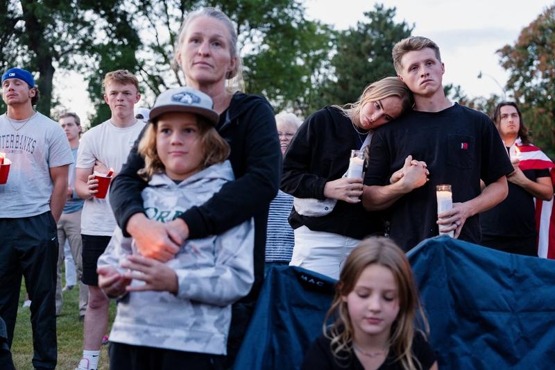 当地时间9月21日，特朗普参加了遇刺身亡的盟友查理·柯克的追悼会。追悼会吸引约1