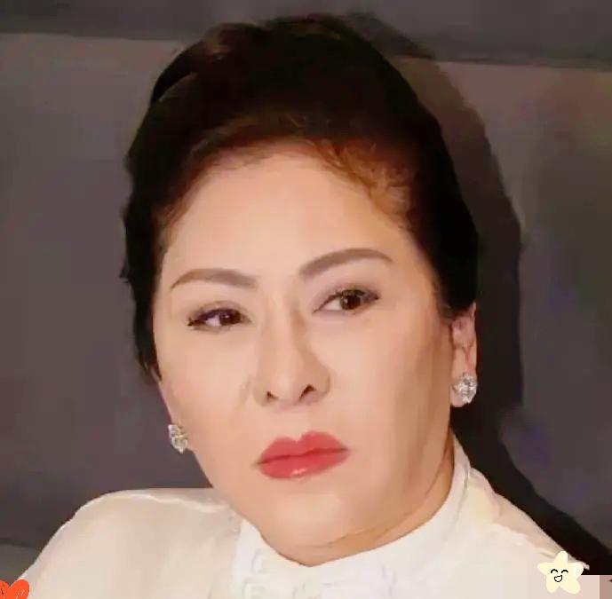 真的惊掉下巴！
豪门也逃不过养娃的坑，
向太掏心掏肺宠儿子，最后竟被亲儿子拿亲情