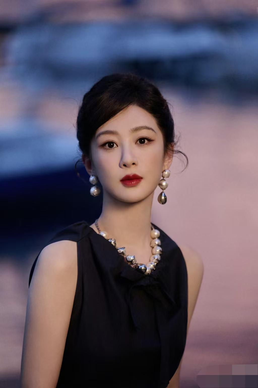 杨紫拿到了白玉兰女主角奖，验证了

她说的是对的！她说一个女人想状态好，

一定