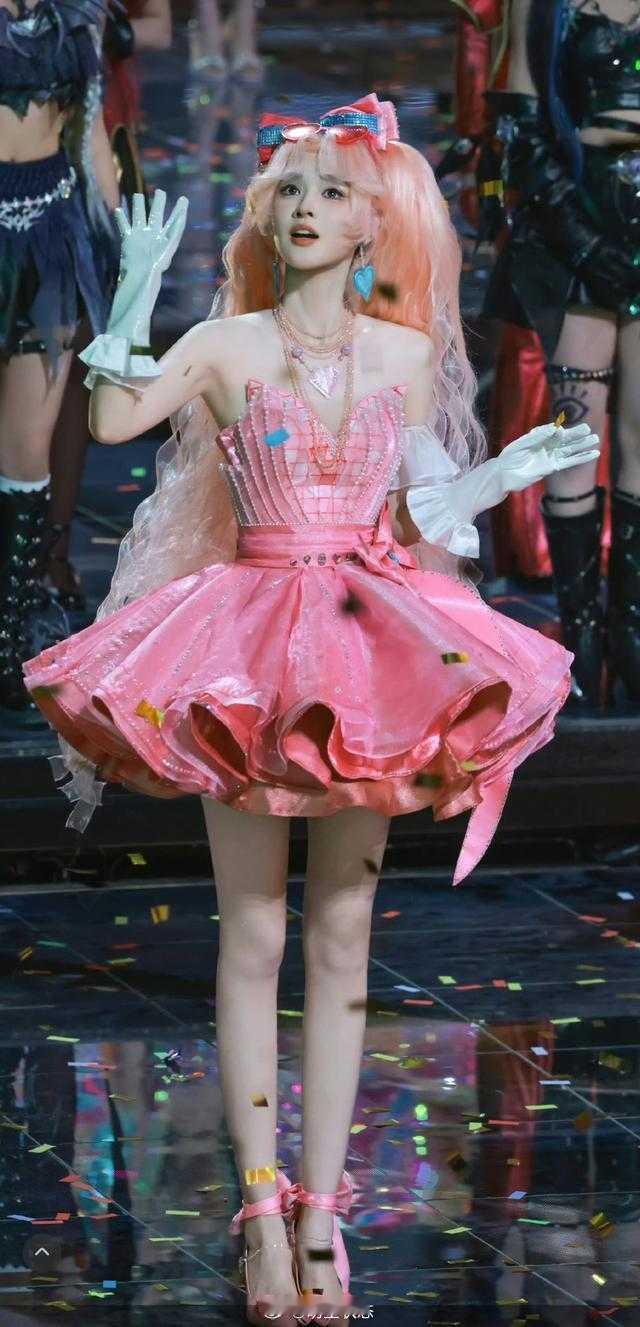 关晓彤活动黑抹胸短裙丝袜 ​​​