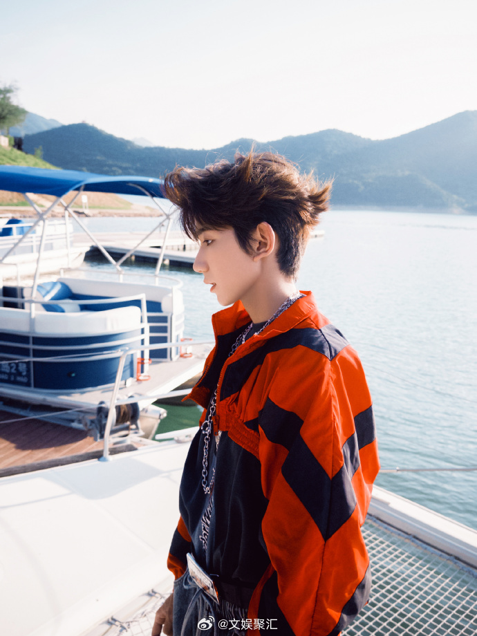 王源一组实体专辑花絮图 、王源所有期待陆续派送王源一组实体专辑花絮图王源所有期待