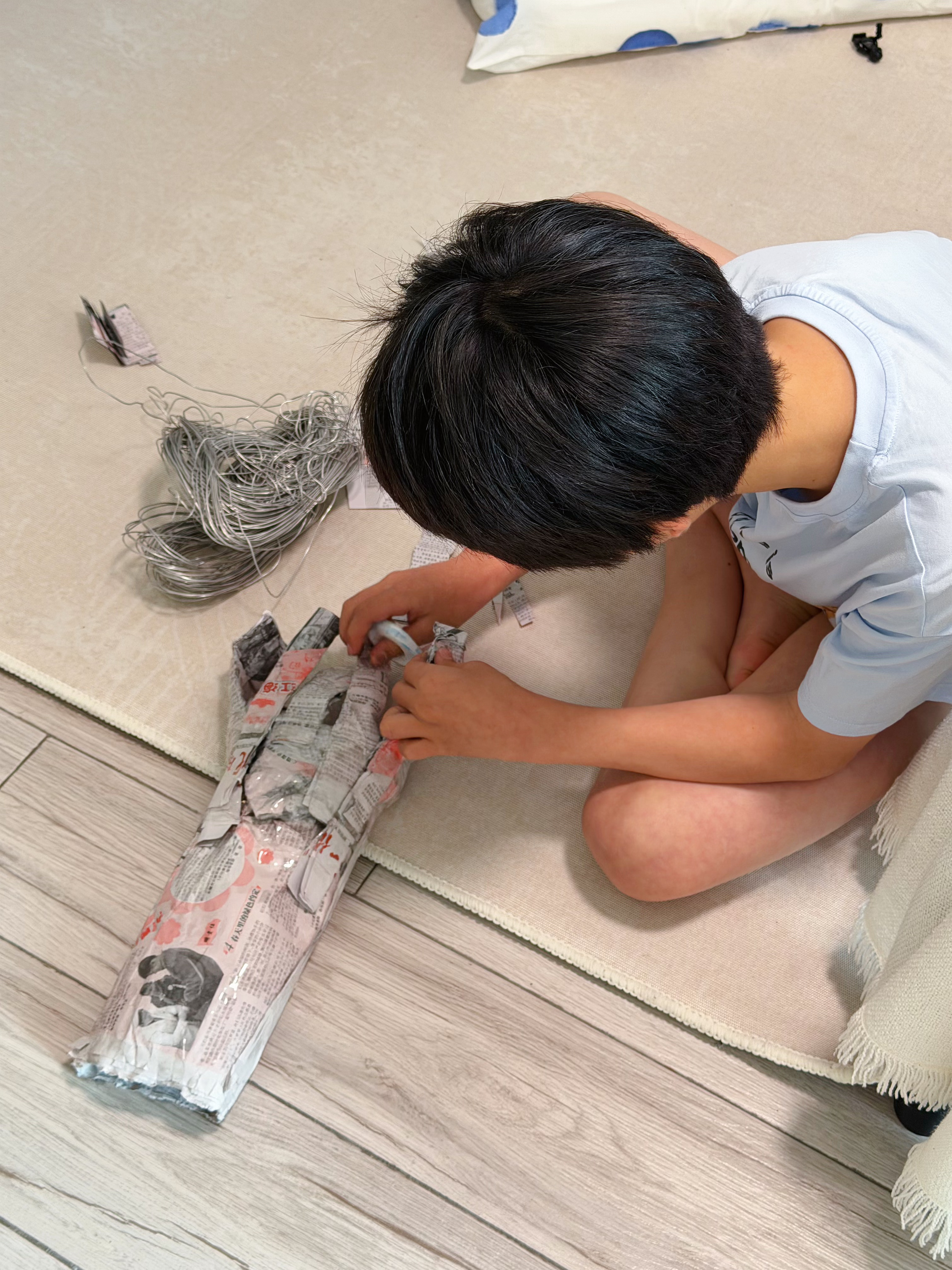 这种小孩一个人能玩出花来，根本不会无聊没事做。小学生小添