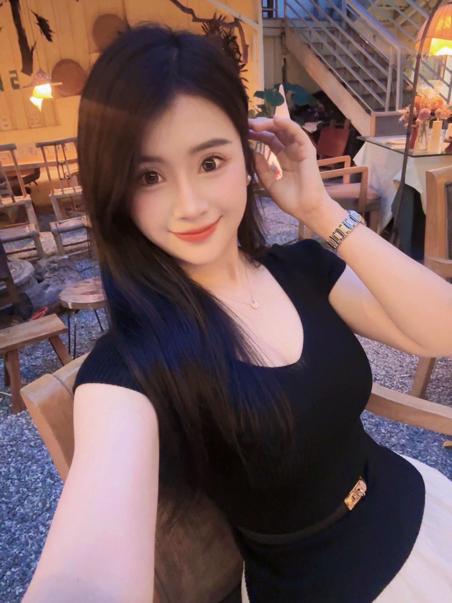 如果全世界都指责你 姐姐就蹲下来抱抱你