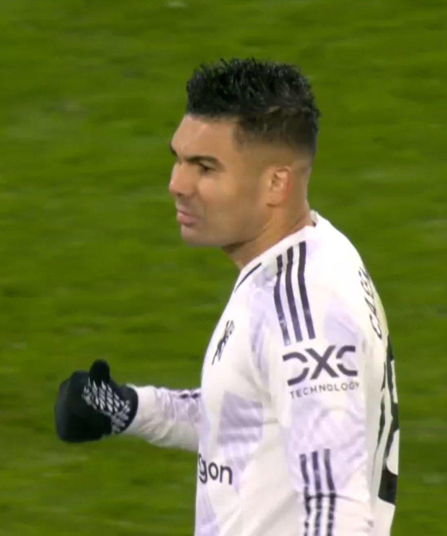 无论谁做主教练，用什么体系4后卫还是3中卫，中场后腰位置一定要推倒重建了！
今年