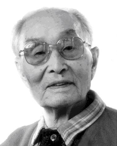 1946年，张爱萍坐车前往前线，途中，他将脑袋探出车窗，谁知汽车突然向后滑动，而