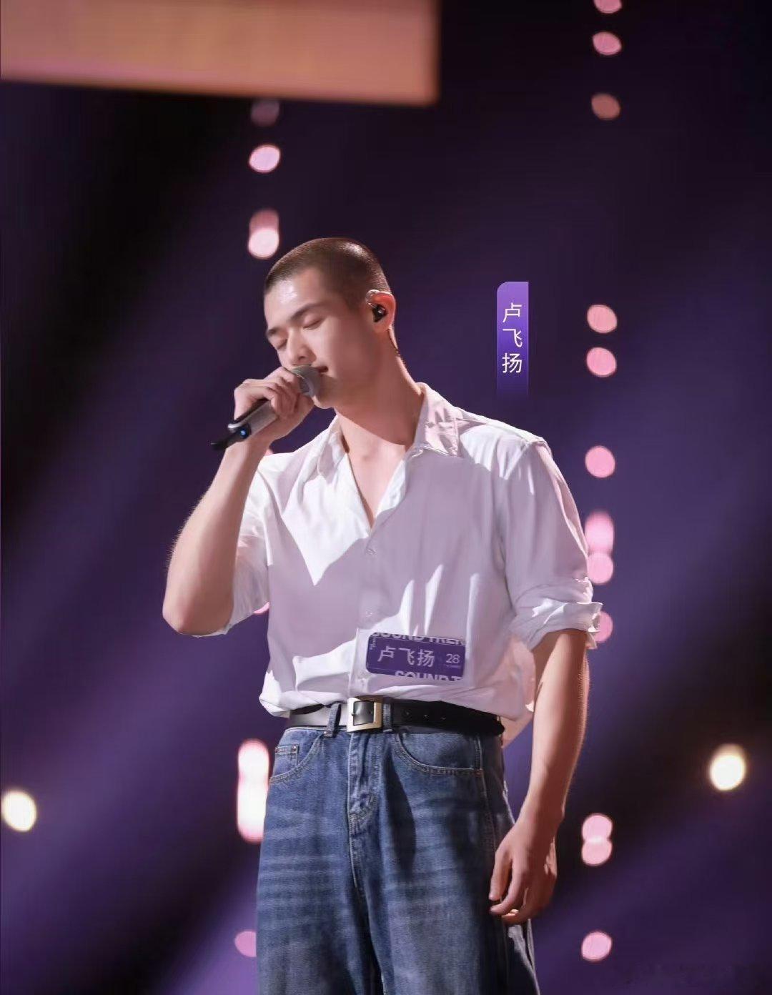 卢飞扬回应嗓子有摩托声鸣远扬训练室 卢飞扬当场接梗超给力，直播回应“嗓子里有摩托