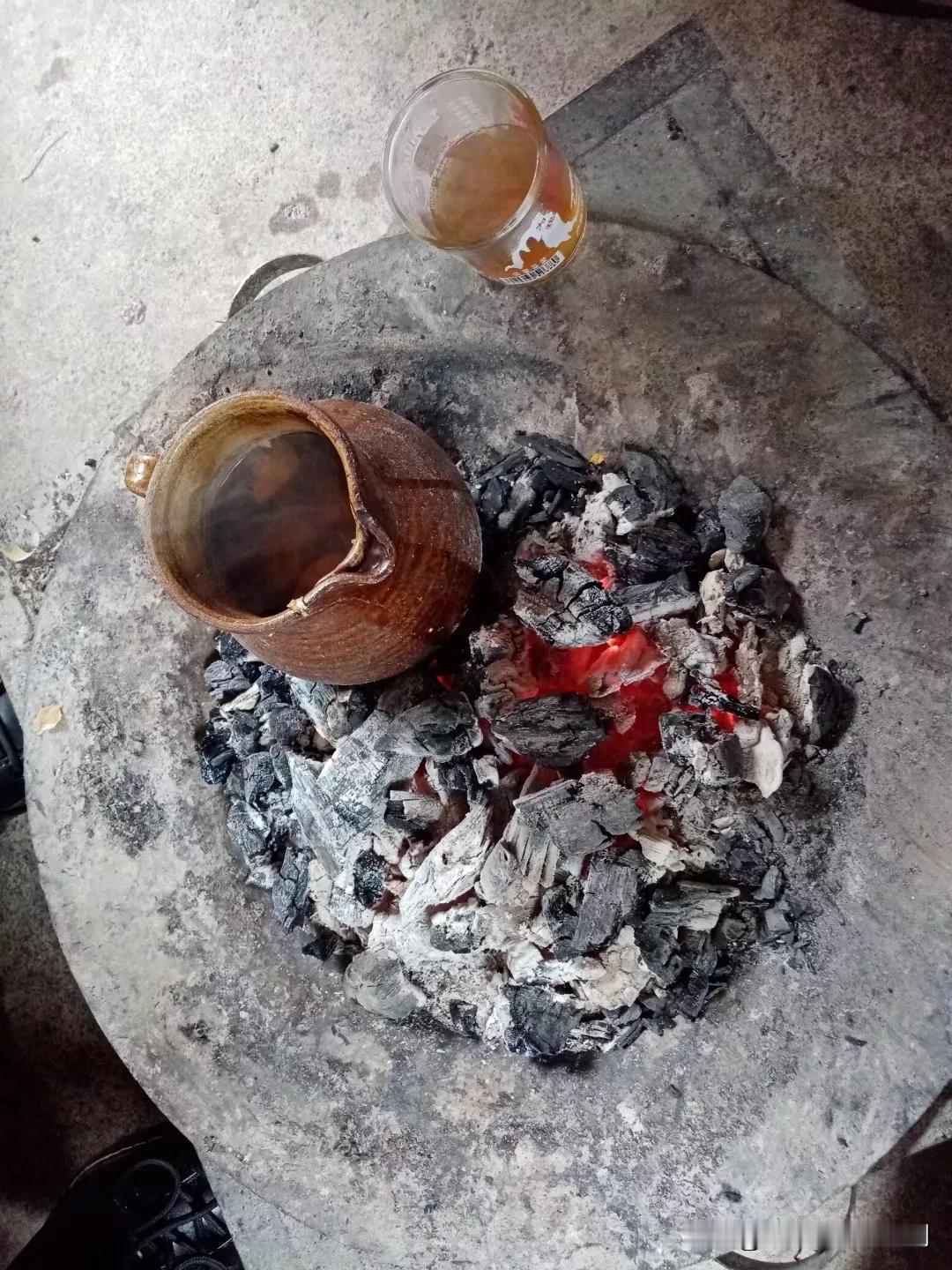 上联：酒里忧愁少，请高手对下联茶煮浓香多