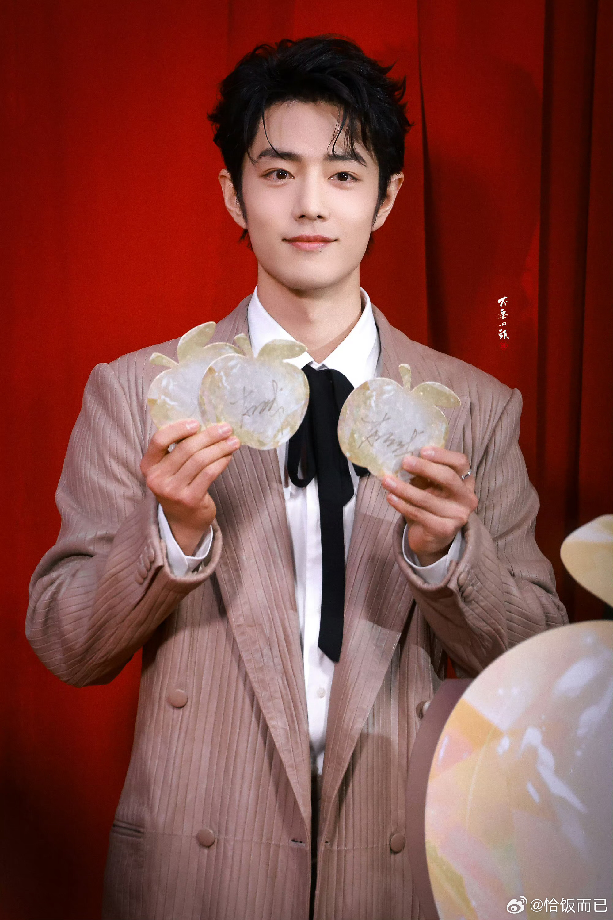 啊啊啊啊啊啊啊啊肖战就这样带着完美的状态和大爆剧出席活动 肖战 蝴蝶结