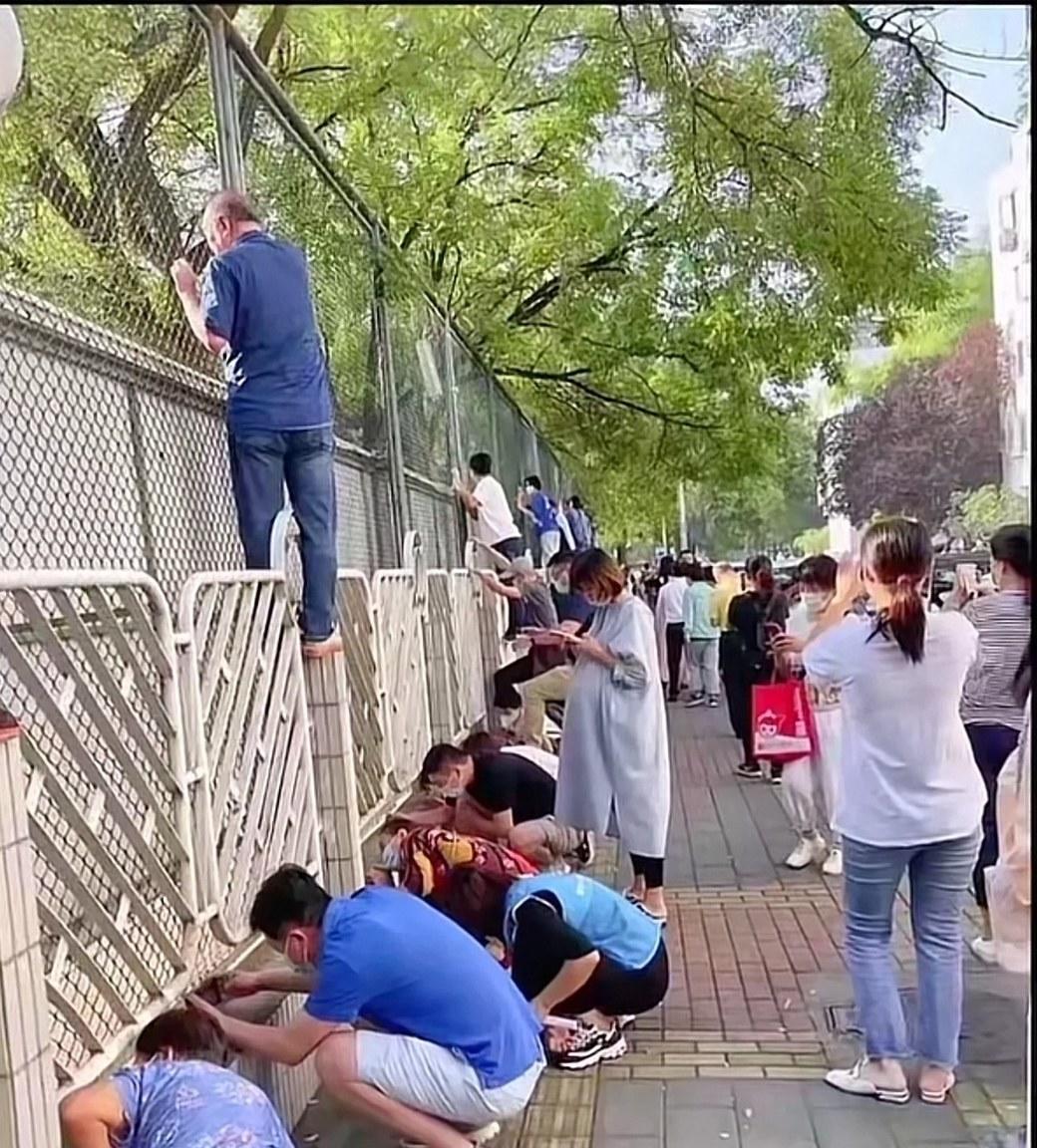 9月11日下午，平顶山凌云幼儿园的孩子们还背着书包正常离园，老师们也没发现异常。