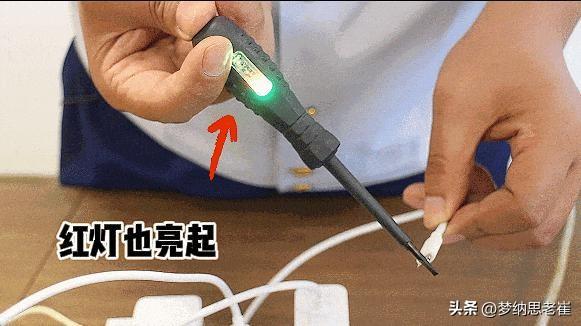 充电器不拔插头（空载待机）确实存在安全隐患，虽不是一定会起火，但长期通电会加速元