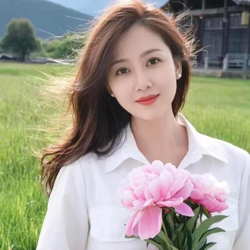 温柔的风吹过，我在田野里等你风吹过那片田野 乡间田野风 我在岁月等你 我在巷陌的