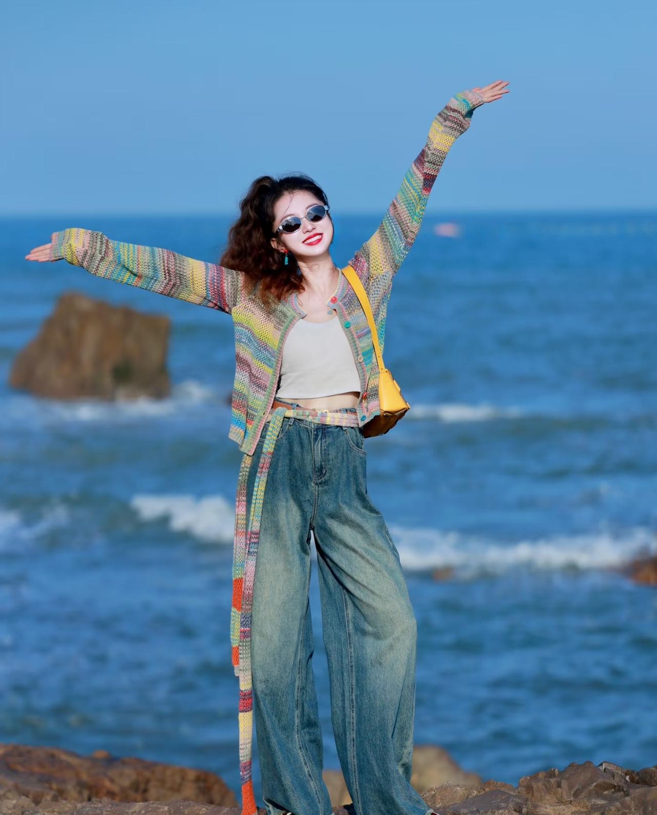 一定要记牢，精致女生8不穿，避开显土显壮雷区：
 
1. 裤子：不穿过短过紧，显