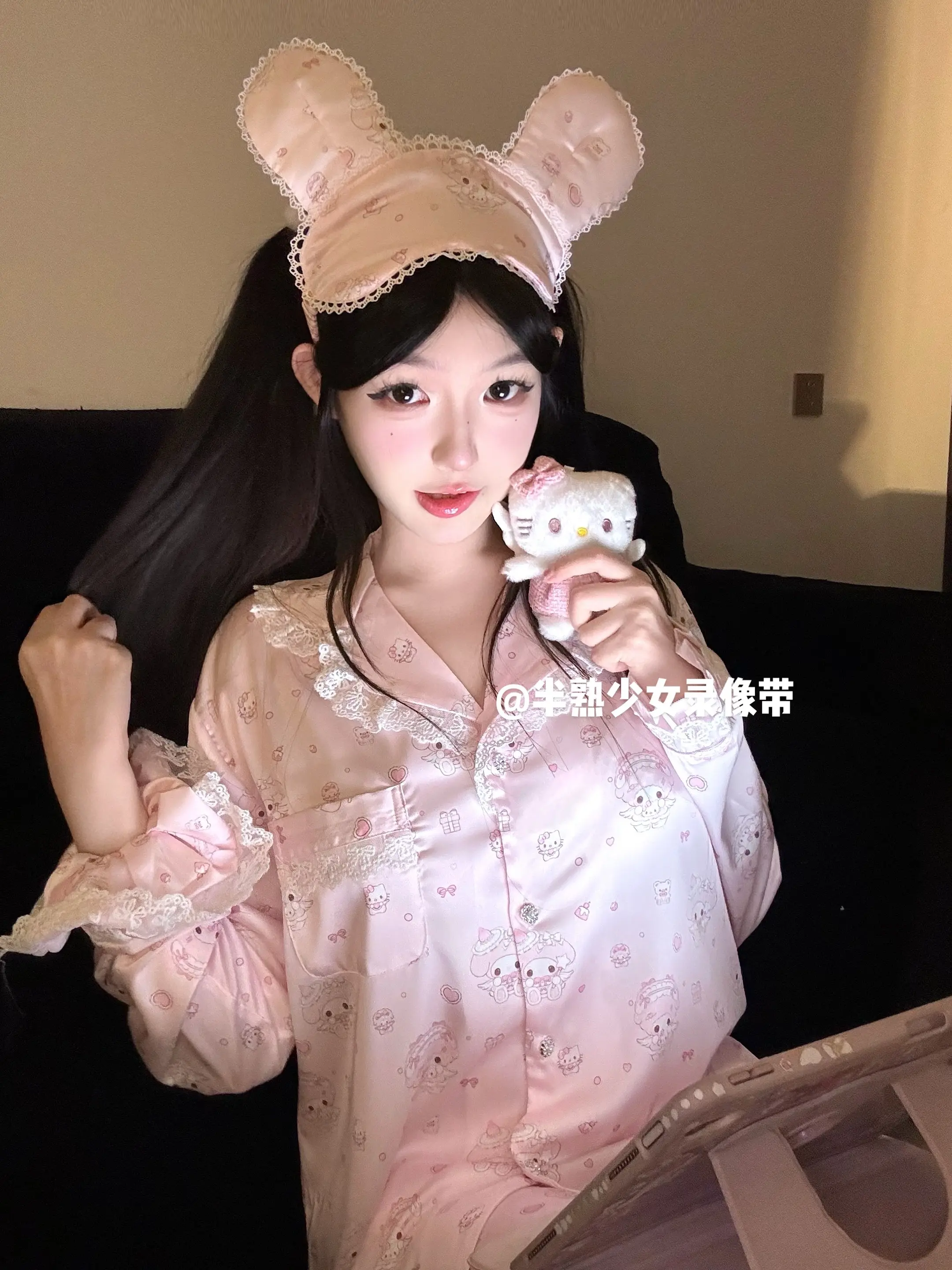 有如此美貌的小睡衣进入视野。