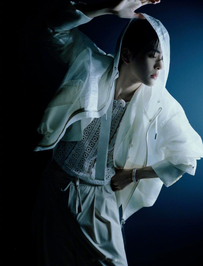 芭莎你这组是不是有点太会拍了呢🤤曾舜晞这组双奢双封帅的我。。矜贵优雅的贵公子?