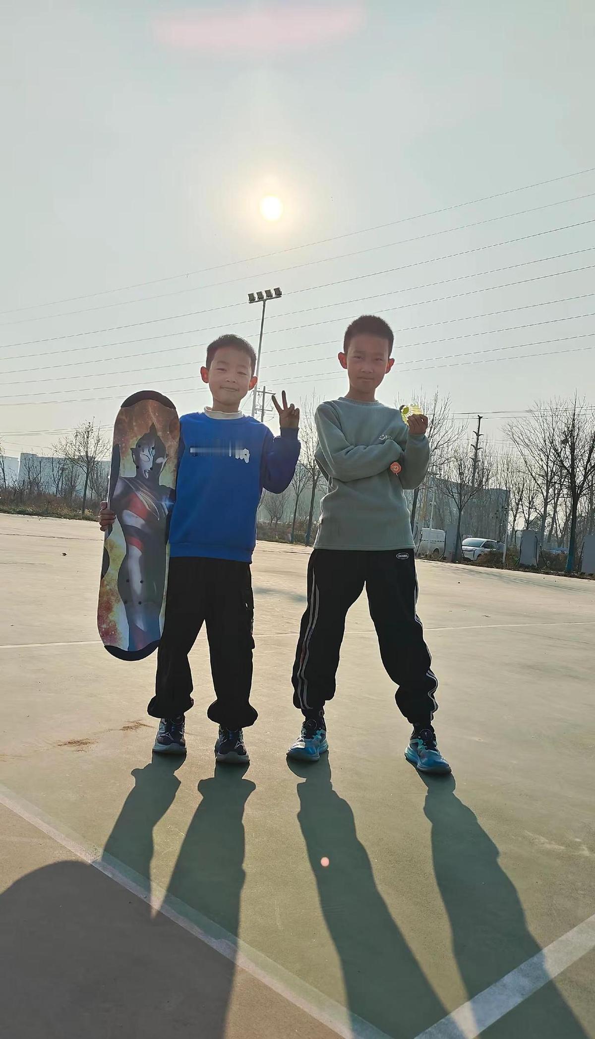 别听谁说什么“孩子一眨眼就长大了”，那全是外人眼里的客套话！
对于咱自己带娃的家