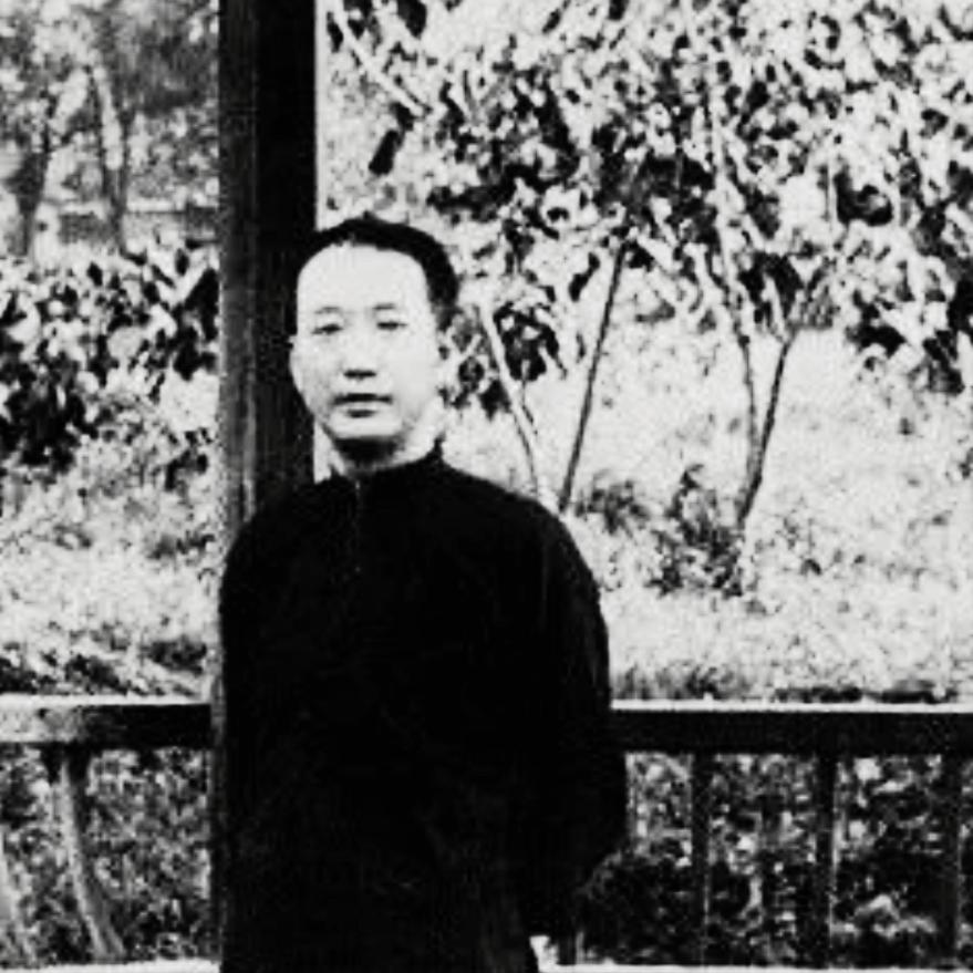 1935年，国民党中将奉命处决一位共产党要犯，开枪前发现是自己老师，蒋介石电令八