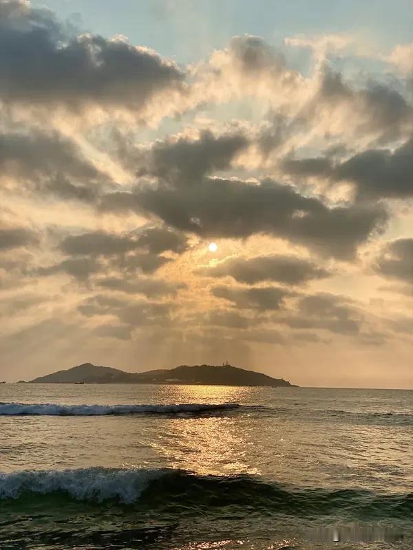 微信堪称社交利器，然而有些人的回复，着实令人兴致全无！
曾有一位同行，加我微信后