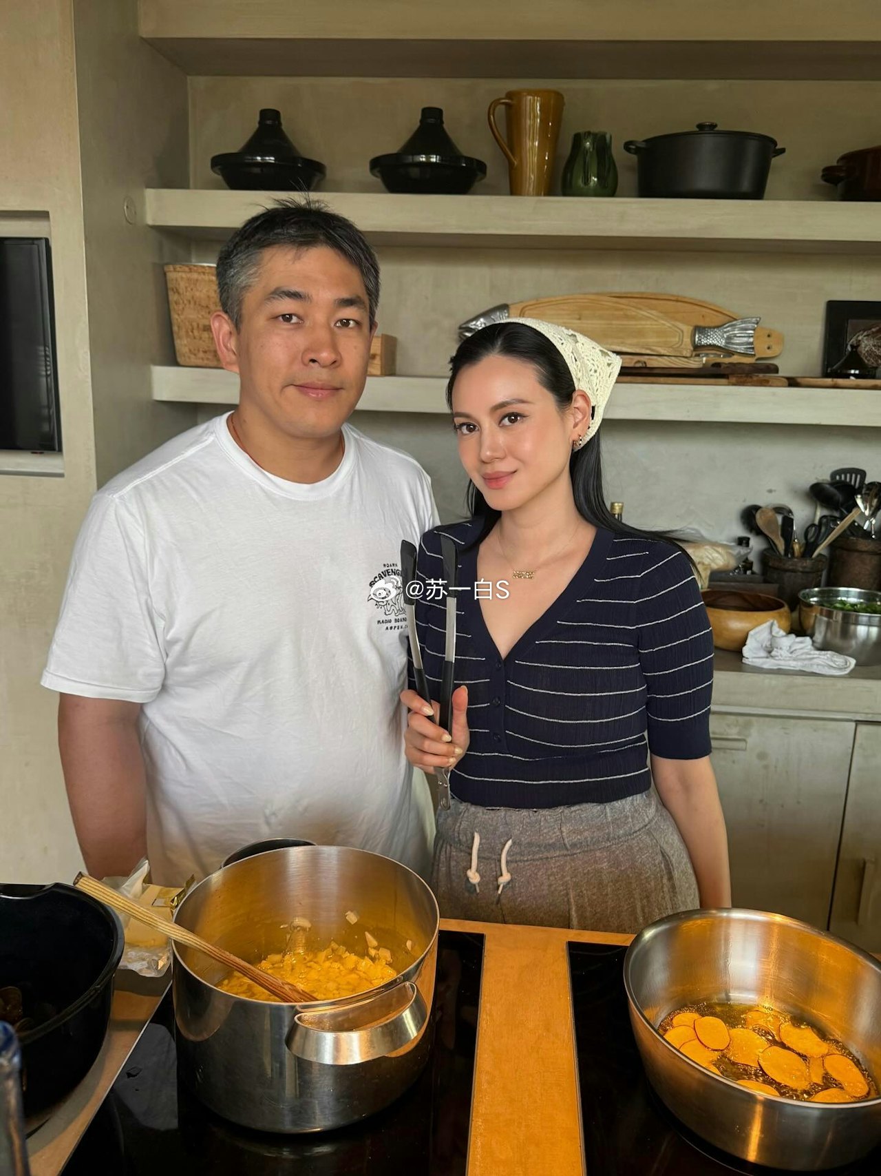 惊‼️林恬儿的老公何正德被拍到在加拿大温哥华抱着一位女子亲密互动👇🙉爆料人原