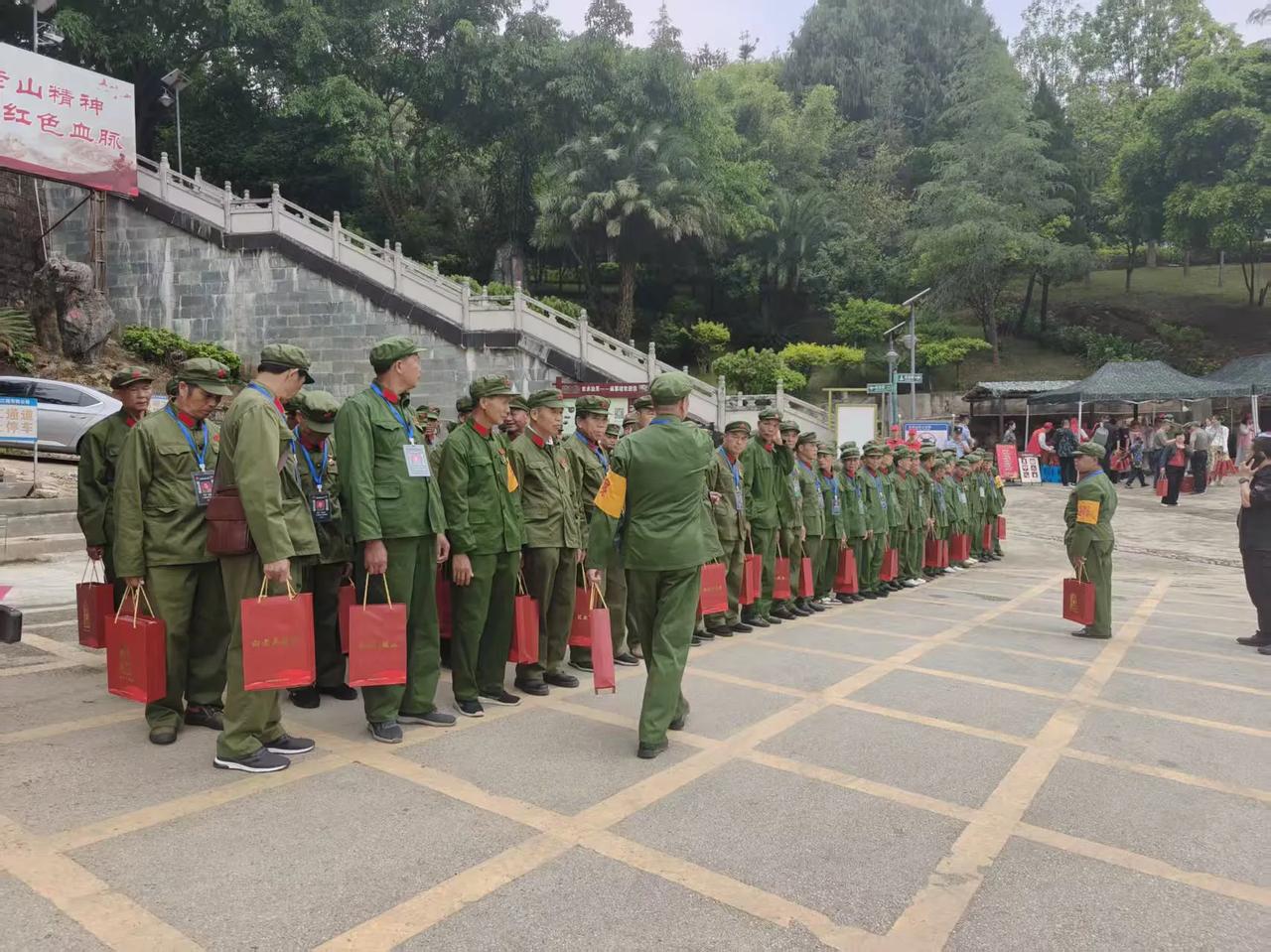 感动•感谢！纪念“4•28”，麻栗坡县退役军人事务局给老兵们的爱心袋！（图片来源