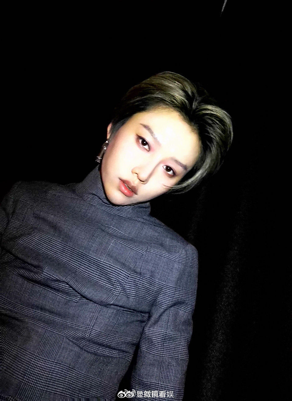 伦敦偶遇刘雨昕 网友在伦敦DSM逛街时偶遇，从17岁开始的追星梦照进现实！而刘雨