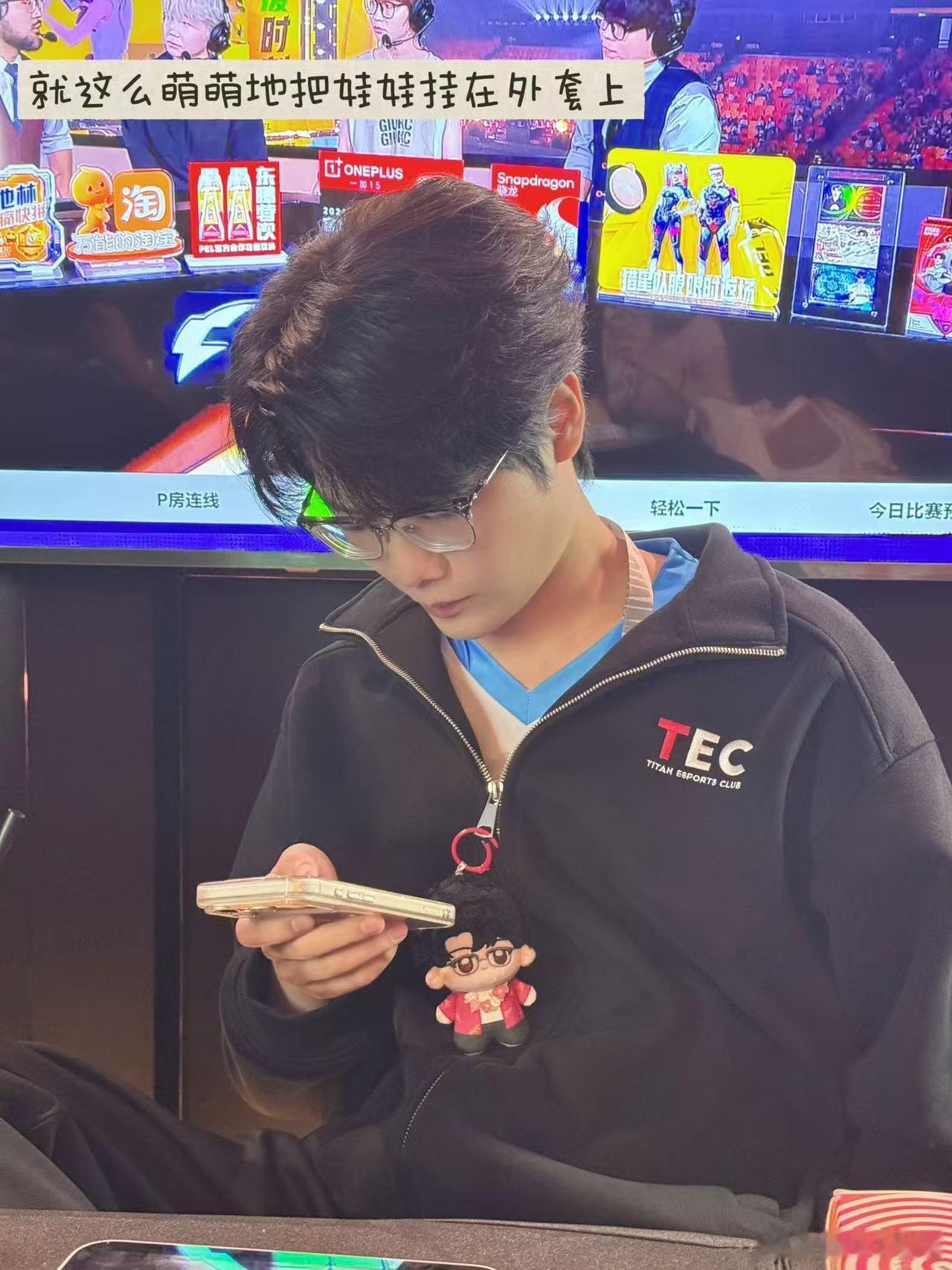 33科目二课堂开课了趣味的科目二课堂正式上线，33当起教练示范操作，看选手们轮番