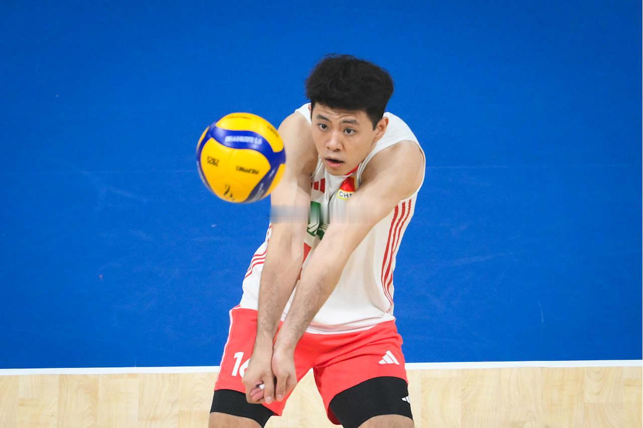 中国男排0-3塞尔维亚男排（小组赛）中国男排自由人组数据曲宗帅19次一传、11到