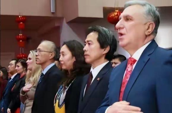 乌克兰独立后，大量科学家被中国“接纳”，而这些科学家来到中国后，不少人第一个要求