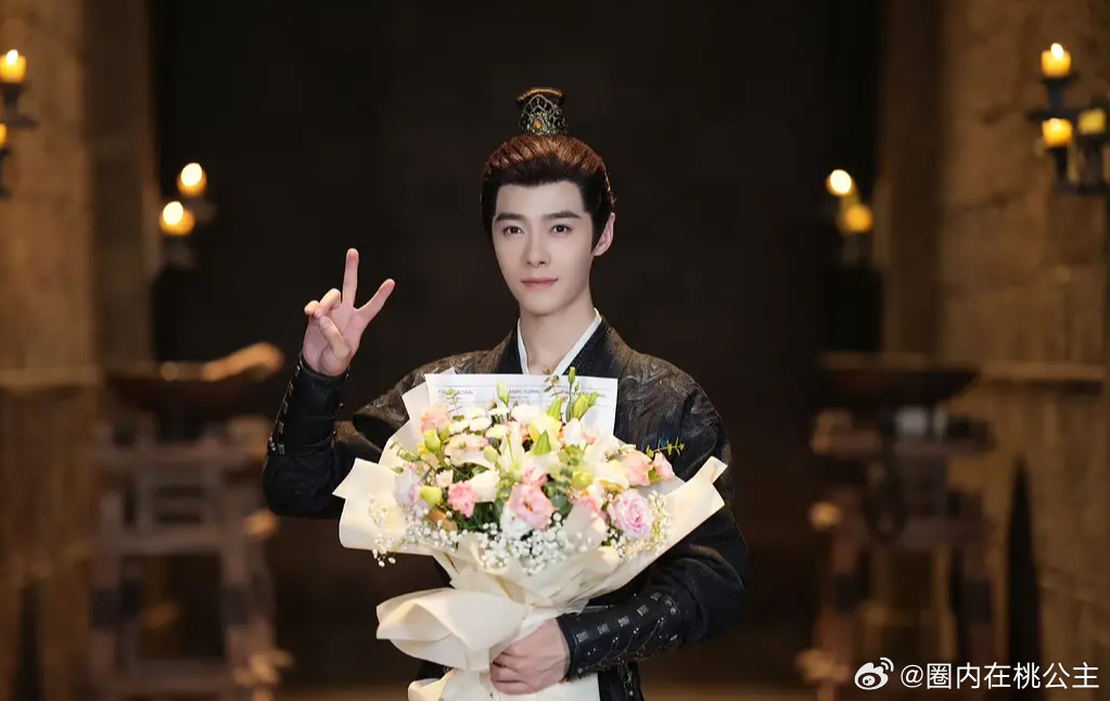 内娱火一个方逸伦怎么了[送花花][送花花][送花花]#方逸伦[超话]# ​​​