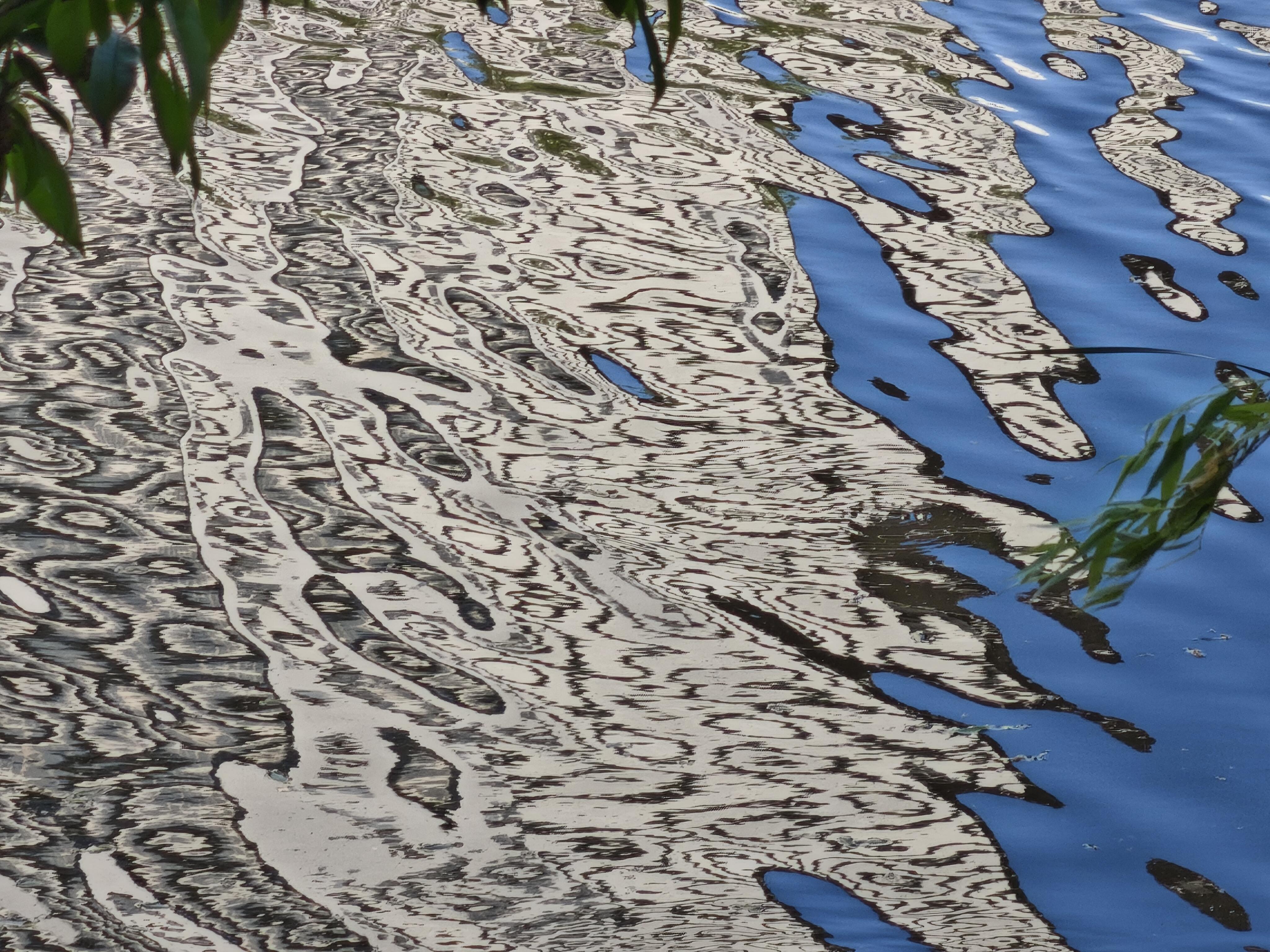 水面居然会有这种纹理 