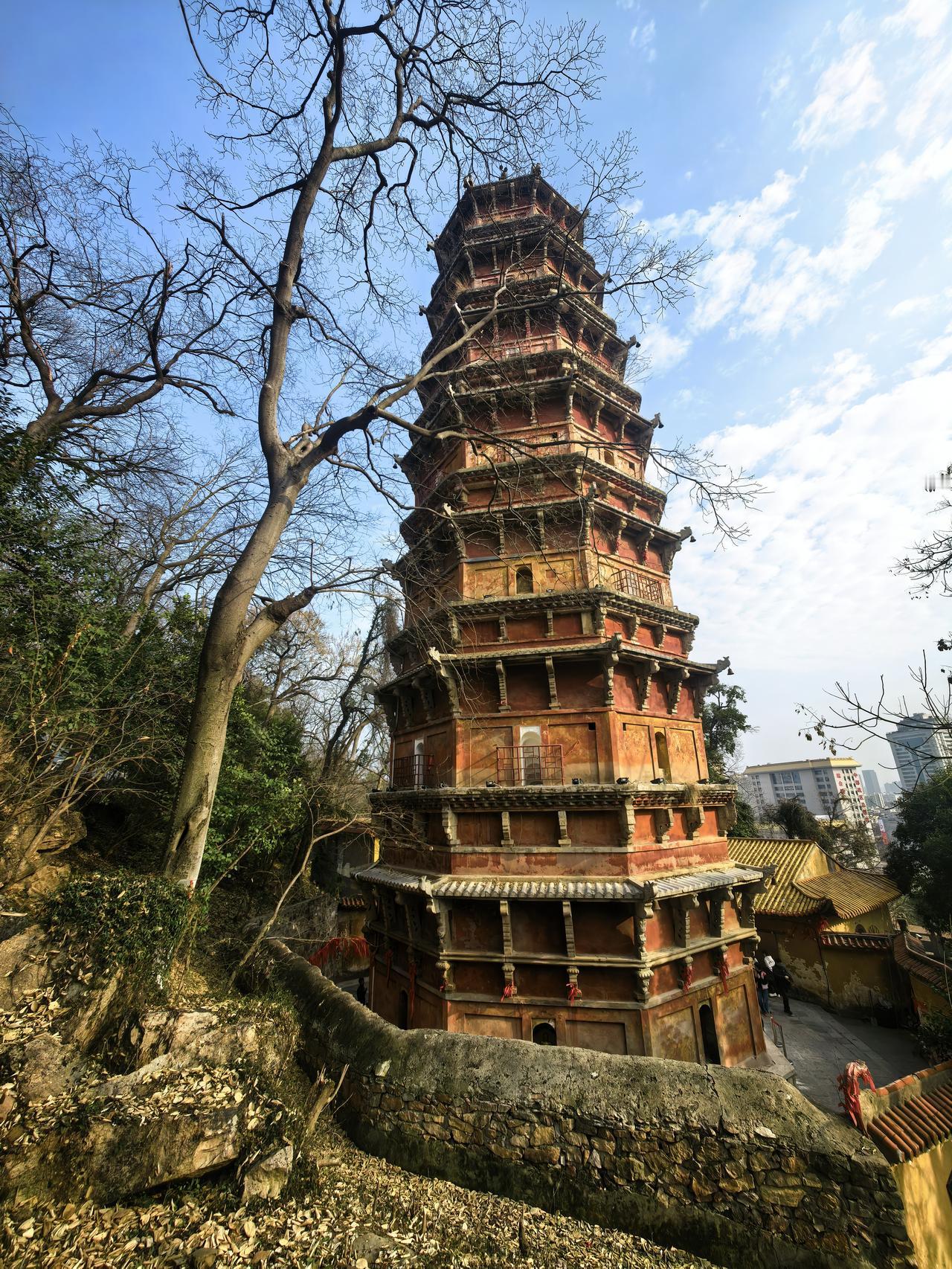 真的是熟悉的地方没有风景吗？
刚从武汉回来。
这是第二次去武汉。北京去了两次，重