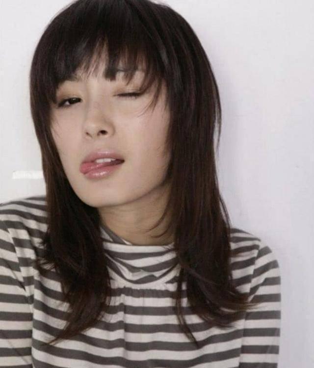 娱乐圈里的明星，就像走马灯似的，今天美成仙女，明天又变回了少女。比如杨幂，咱们的