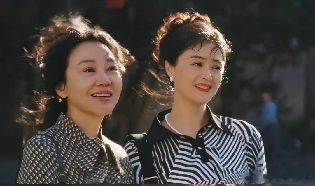 私心里希望闫妮和蒋欣能双中，《小巷人家》里两人的演技都值得。 金鹰奖提名名单