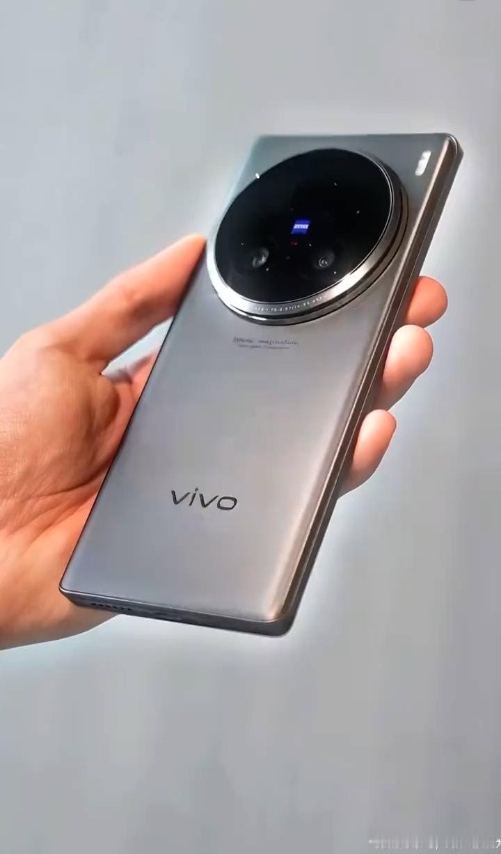 vivo X100 Ultra高清真机照曝光，可以看到摄像头模组的凸起还是比较明