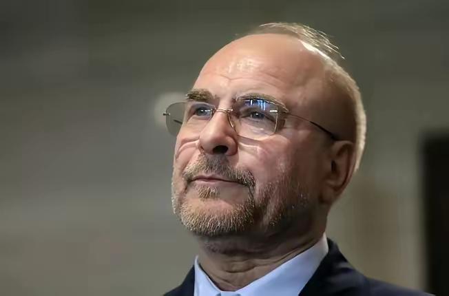 伊朗背后果然有高人，直接抛出了一个让人意想不到的举动
​伊朗放着美国不追责，反倒