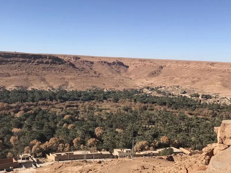 很多人说，胡塞是伊朗的代理人，这话没错，但没说到根上。
也门这个代理人战场，是地