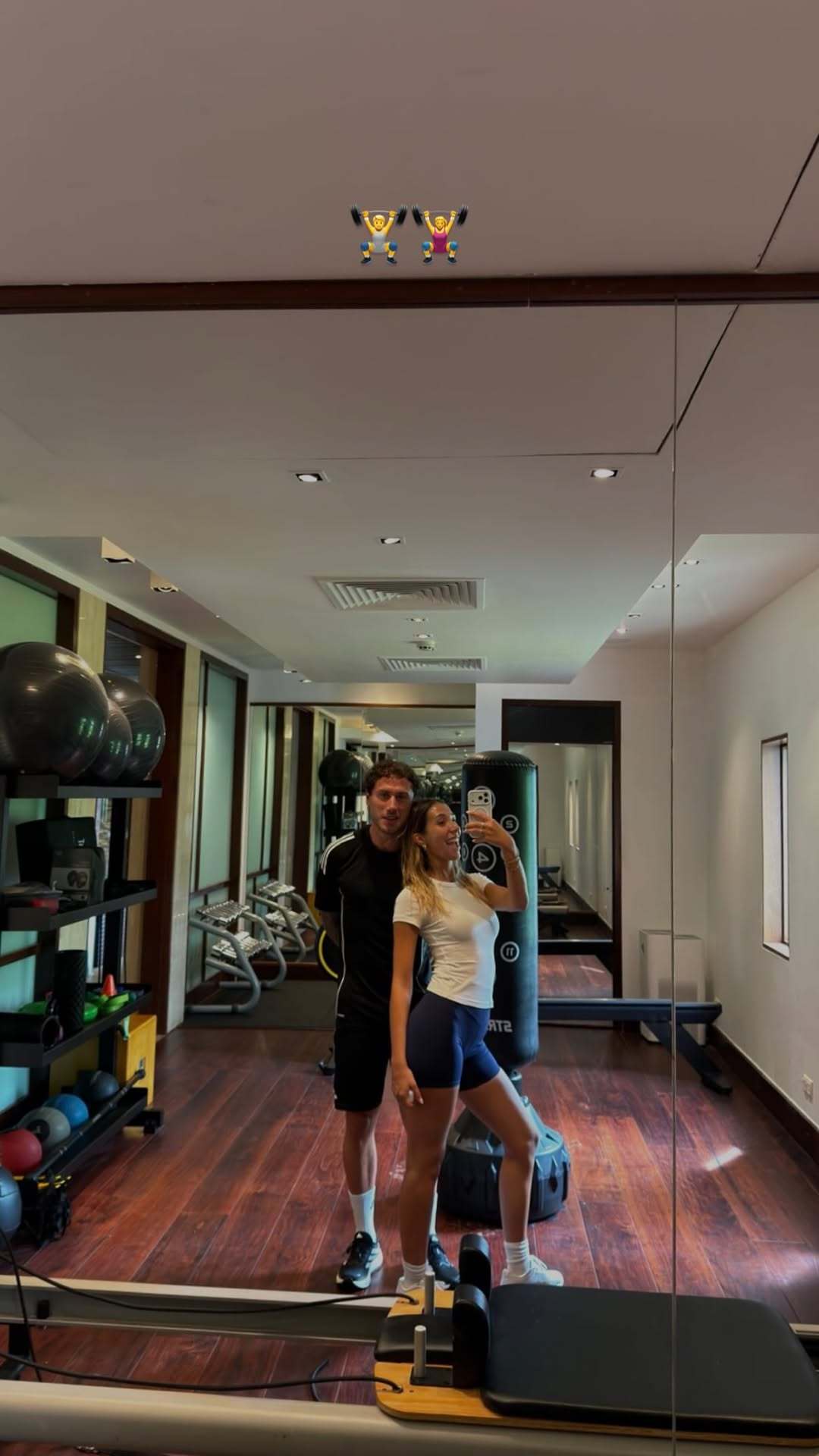 【🏋🏻♂️】 小卡拉🇮🇹秀恩爱。❤️🖤sempremilan