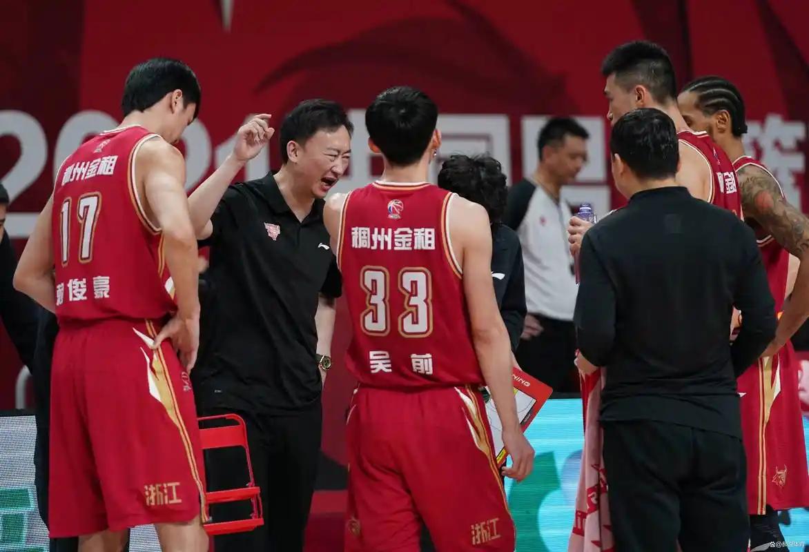 为什么CBA和NBA的差距这么大？
 
很多球迷认为是本土球员身体素质不如对手，