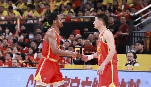 广厦险胜深圳男篮广厦男篮半决赛开门红 9分险胜！广厦半决赛开门红，布朗狂砍46分