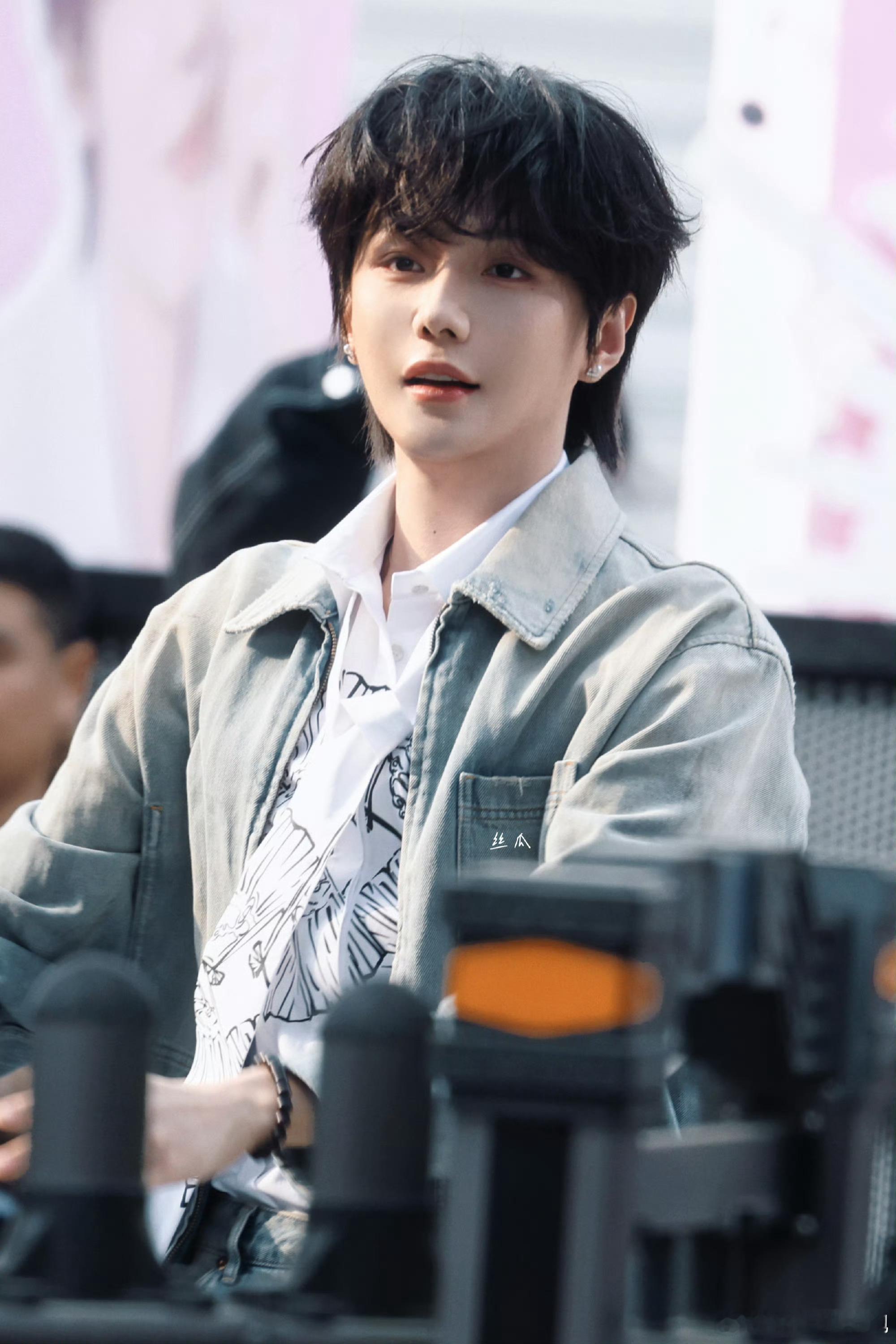 丝瓜拍的郝熠然丝瓜老师拍的郝熠然如此美萌，太权威了！我宝儿怎么能这么可爱，受不了