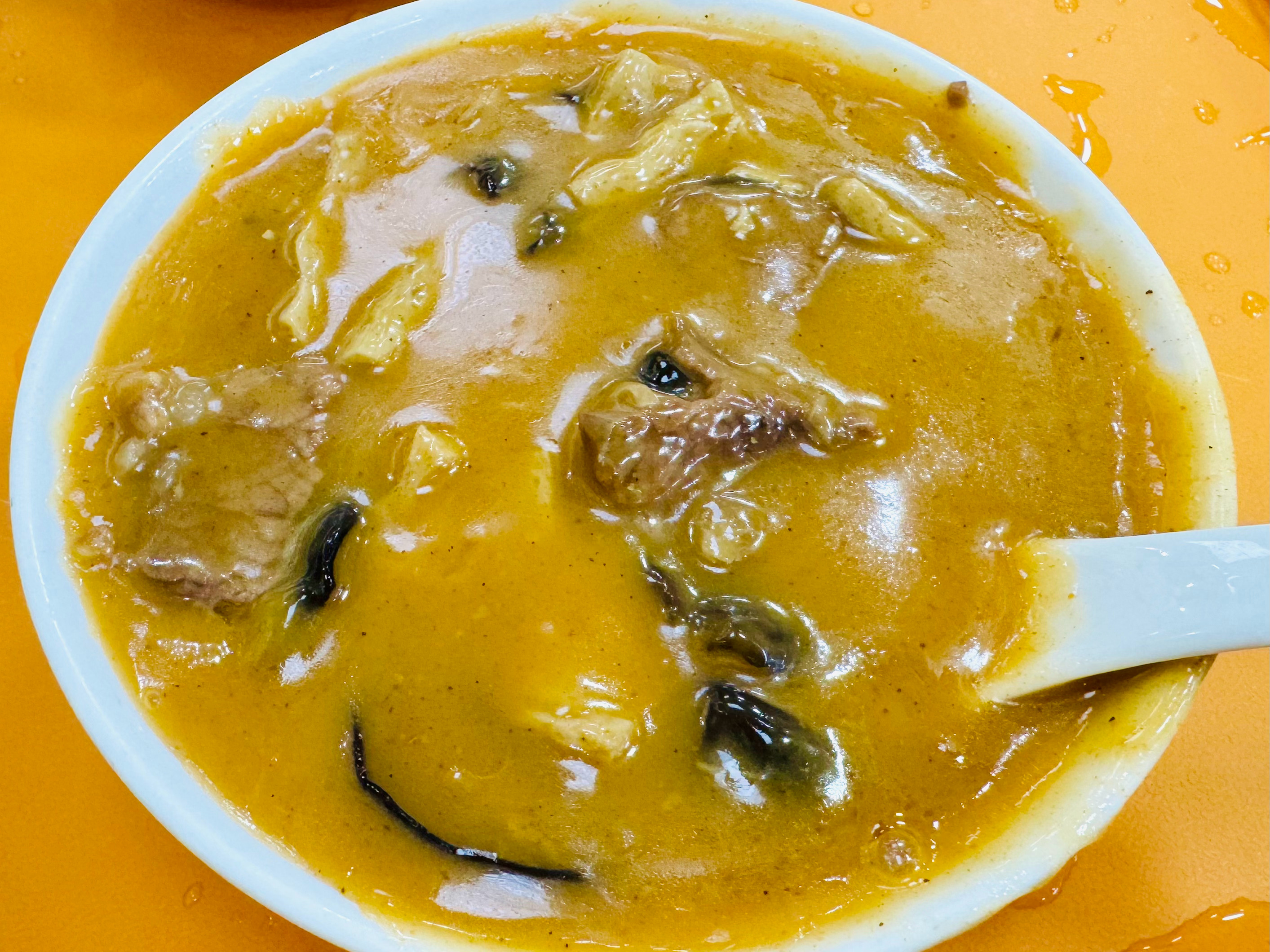 #张杰胡辣汤配油条# 张杰的胡辣汤里为什么有金针菇？？建议回河南重喝[怒] ​​