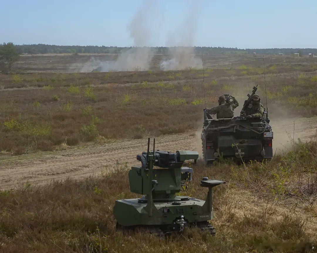 德国新装备展示，除拳师2这些传统装备，也有很多机器人，及fpv。看起来是向乌军学