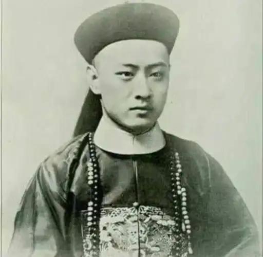 清朝最任性的考生，在考卷末尾涂了 8 个大字，却因此意外当上状元

说起来你可能