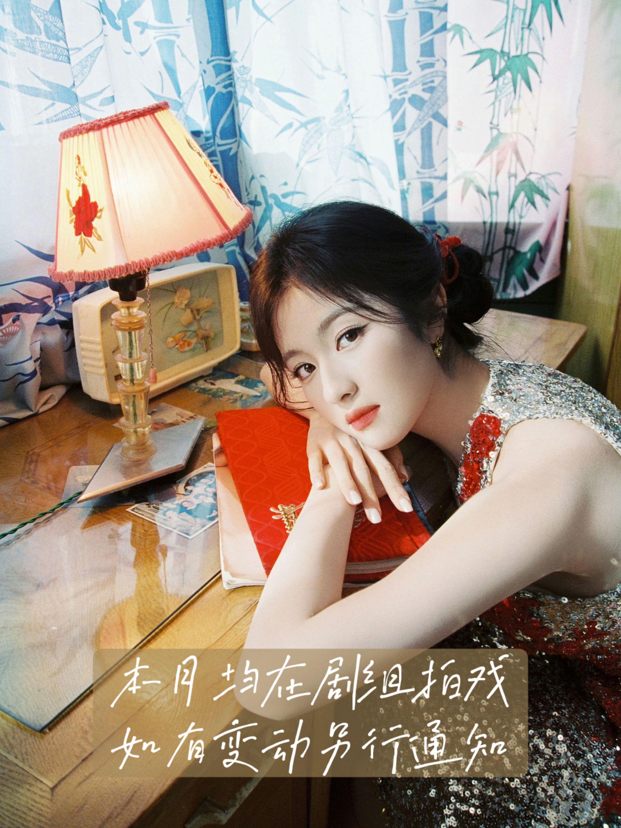 这个月都在剧组里拍戏啊饱饱🥺居然要拍一个月吗😂