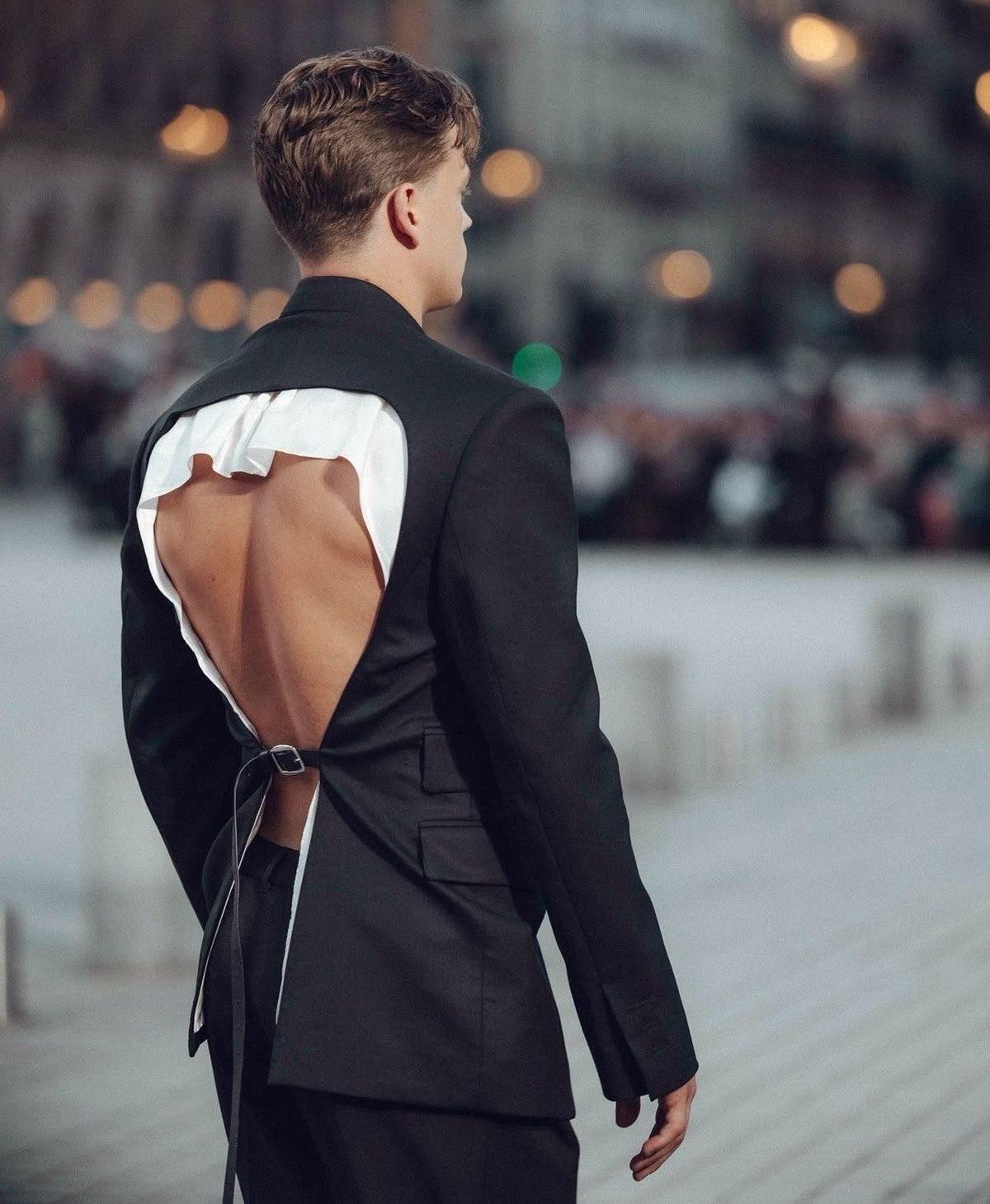 这个衣服还是太前卫了。