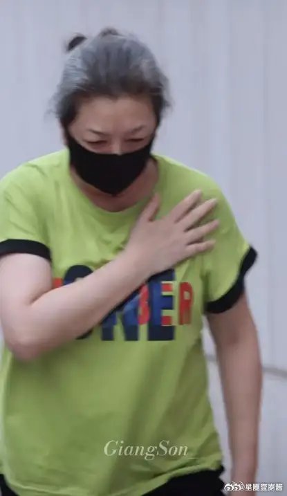 江珊这是怎么了58岁江珊近况话剧《德龄与慈禧》石家庄收官场结束，江珊离场路透惹全