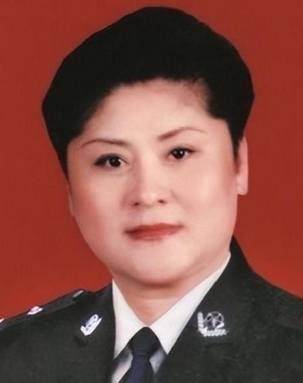 1988年，郑州一漂亮女子被两名壮汉强行塞进出租车内。趁车子急刹时的惯性，女子猛