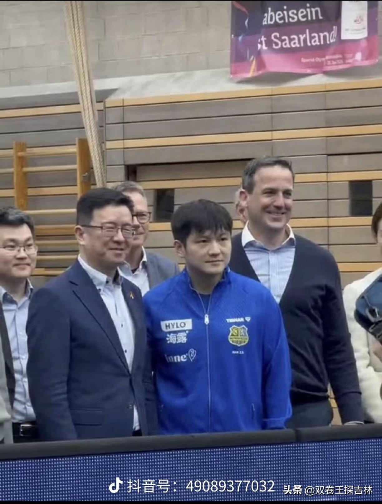 樊振东走出了国际球星的范儿。
不同于一些乒乓球运动员加入其他国籍，樊振东依旧中国