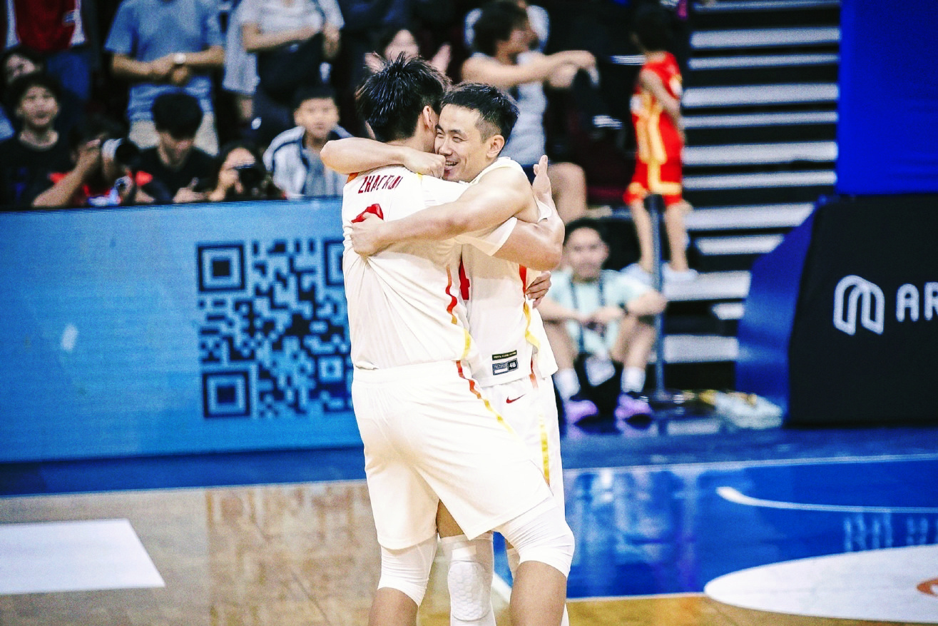 北京击败辽宁，赵睿13中11砍下34分，几乎凭借一己之力带队逆转，赵继伟也得到2