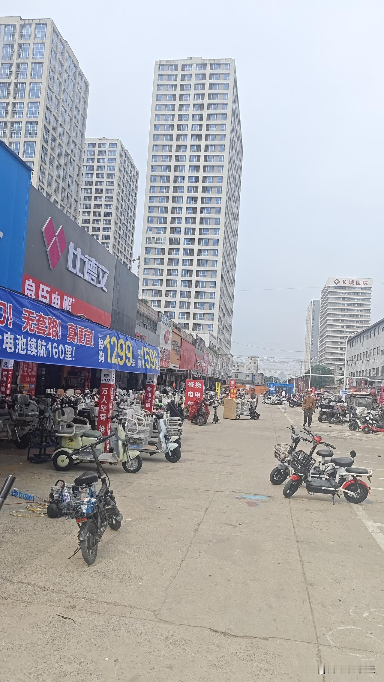 石家庄开发区摩托城，这么荒凉呀？
记得以前这里很繁华，甚至晋州，藁城，无极，定州