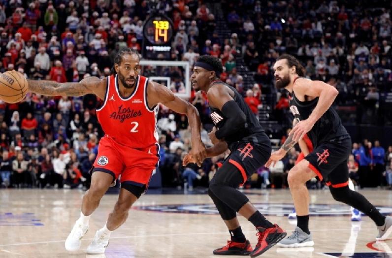 今早举行的NBA赛事，由火箭对阵快艇。快艇在主场发起强势进攻，在伦纳德（Kawh